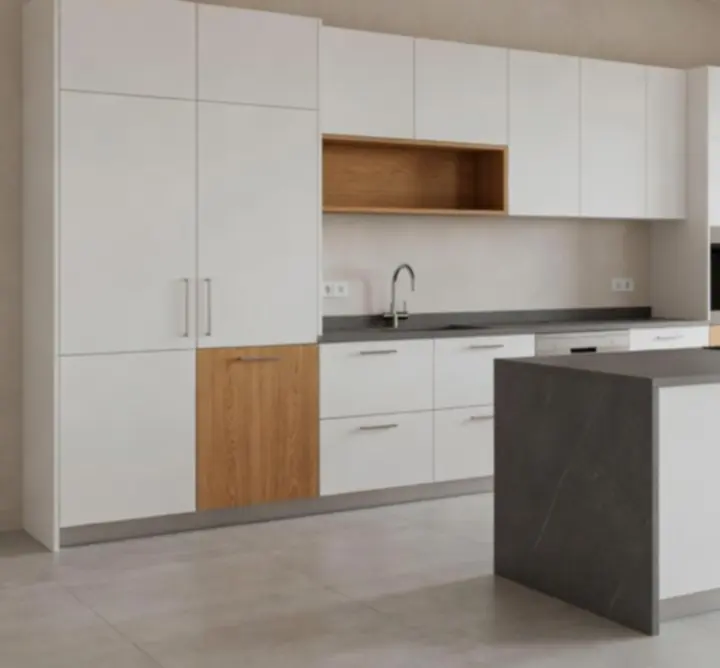 Nowoczesna kuchnia w odcieniach drewna i bieli - instalacja MebeloSync