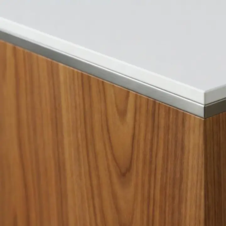 Detal precyzyjnego wykończenia mebli - perfekcyjne połączenie